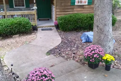 Image de Cozy Cabin Situé dans une résidence fermée sur le lac Cumberland. Piscine et rampe de bateau sur place