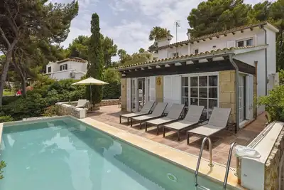 Image de Villa de luxe avec piscine et vue sur la mer