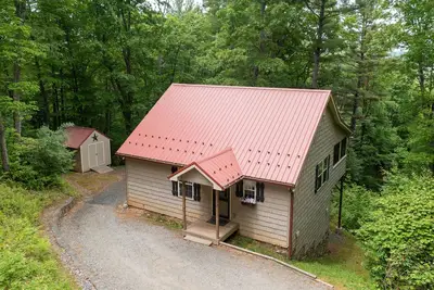 Image de Cottage isolé avec accès privé à la rivière, véranda filtrée, WiFi et Netflix