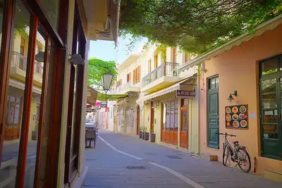 Image de Impeccable maison dans la vieille ville avec terrasse, proche de la plage