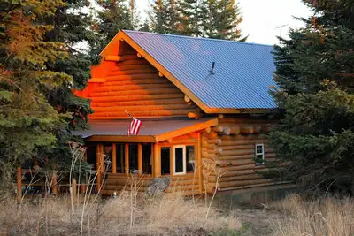 Image de Unique de l'Alaska, de vraies vacances de Connexion maison située sur un naturel 14 Acre Homestead.
