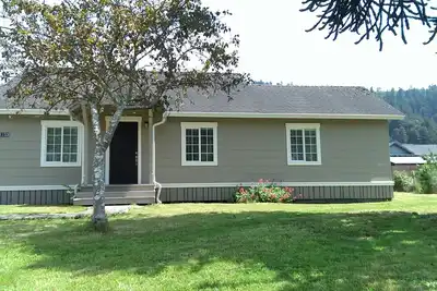 Image de Redwood Creek Cottage maison meublée confortable au coeur du parc national de Redwood