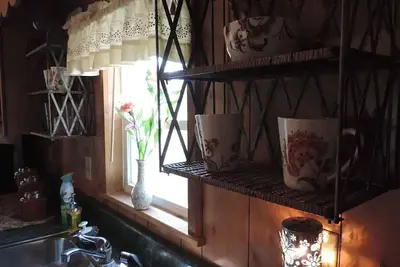 Image de Chaleureuse et romantique \"Hansel & Gretel\" cabane de refuge dans les bois
