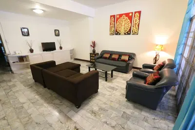 Image de ** Deluxe Spacieux Ville Maison En Chiang Mai City -près Le Dimanche Soir Marche! **