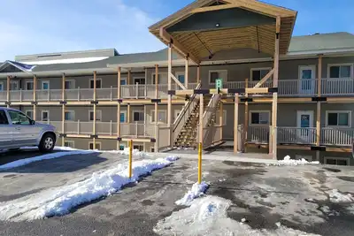 Image de Familiale condo, pas de raquette et le ski Village / Activités