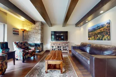 Image de Spacieux 2 Br, moderne | Le point de repère | L201