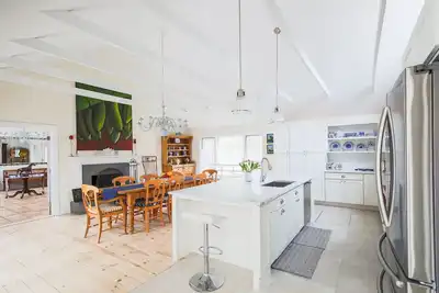 Image de Oasis Ensoleille, Ouvert Et Spacieux Renove Avec GOÛT A Deux Minutes De La Ville