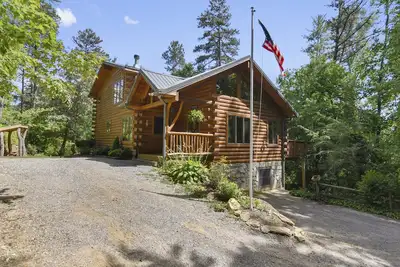 Image de Timber Hollow: 2 suites de maître sur un ranch de bison!