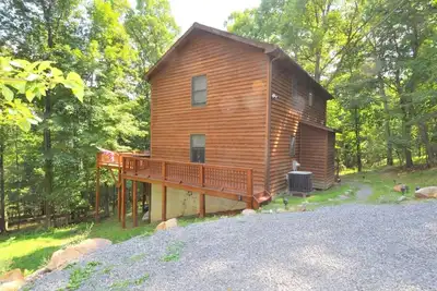Image de Get Away dans les montagnes avec cette cabine Beauitful 4br / 5ba Niché dans Coolfont