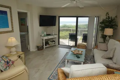 Image de Meilleur prix Canaveral Towers 2 Br Condo # 402!