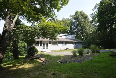 Image de Serendipity! 5 Chambre Cabin w / Hot Tub Niché dans la Coolfont Mountainside