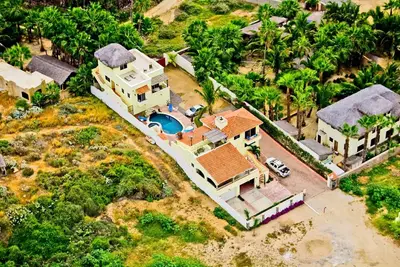 Image de Pescadero Palace 3br Guest House avec piscine, jacuzzi et en face de Surf!