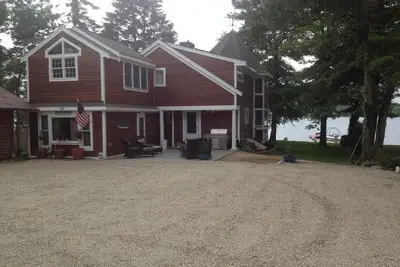 Image de Beachfront On John's Pond, piscine intérieure chauffée et quai!