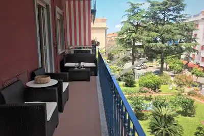 Image de Fantastique appartement Ă 10 minutes de la mer, zone centrale de Sorrente Wifi gratuit