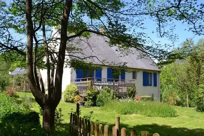 Image de Plage à pied. Possibilité de spa. Maison rénovée jardin cadre verdoyant.