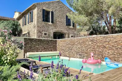 Image de Ancienne forge rénovée avec piscine, climatisation et prestations de standing