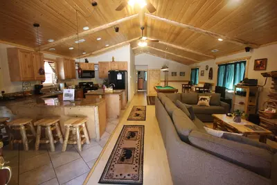 Image de Plan d'étage ouvert, idéal pour les familles nombreuses, les amis, les animaux de compagnie et les personnes à mobilité réduite