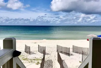 Image de Nouvellement construit, la maison devant le golfe à quelques pas de la plage!