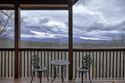 Image de 1 / 3mile de Dollywood / Incroyable vue Mts / wifi / une autre cabine # 1237057 1mile away