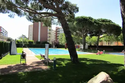 Image de Maison ensoleillée idéalement située et grande piscine communautaire privée Hutg024304