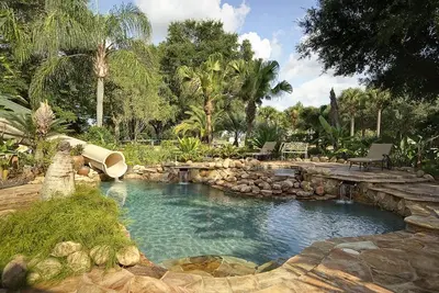 Image de Superbe terrain de plus de 62 hectares dans un domaine privé disposant de 8-10 chambres