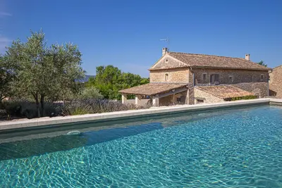 Image de Maison de hameau avec piscine, au calme avec vue, proche de Gordes