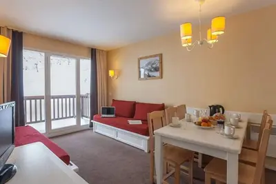 Image de T3 6/7 personnes accès direct pistes, belle vue, piscine en été, commerces