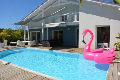 Image de Villa avec piscine chauffée, 5 chambres, 6 /10pers, sécurisée proche des plages