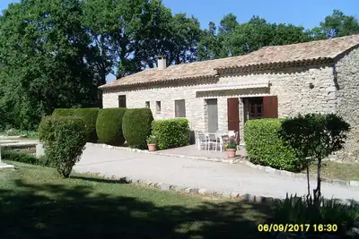 Image de propriété de caractère totalement privative sur 14500m2