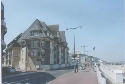 Image de Appartement design, lumineux situé à 30 m de la mer et 100 m du centre ville