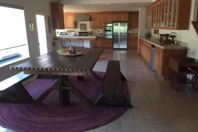 Image de Maison spacieuse avec vue panoramique à couper le souffle et accès privé à la rivière