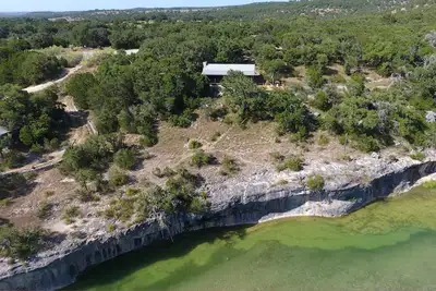 Image de Fiddler's Creekside, intimité au bord de l'eau et luxe avec toutes les commodités.