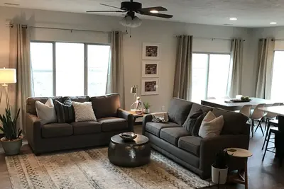 Image de Tout Nouveau Chalet Bridges Bay - Terminé en juin 2017