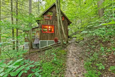 Image de Cabane isolée des animaux de la gorge de la rivière Rouge sur 3 acres (Serenity Falls)