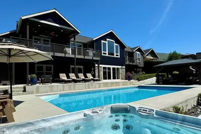 Image de ~ Sunset View Lake House ~ Nouveau Quai! ! Piscine privée et bain à remous! Réservation 2019 et 2020