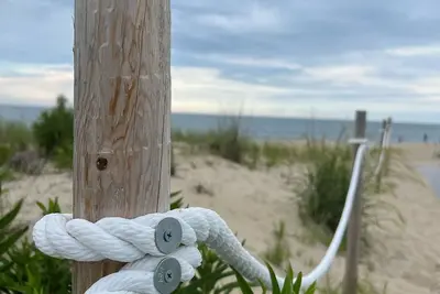 Image de Obtenez le front de mer! Voir et entendre l'océan de cette charmante maison de plage!