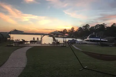 Image de Belle maison de luxe au bord de l'eau à Walden sur le lac Conroe!