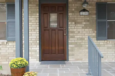 Image de Très bien situé! 8 blocs à Main St! Juste achevé élégante rénovation moderne!