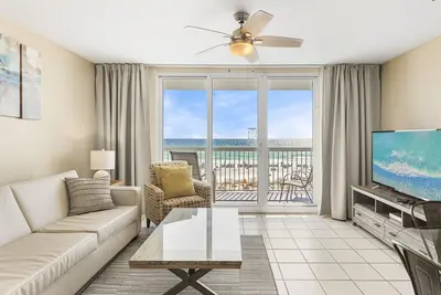Image de Front de mer à Pelican, haut de gamme, vue sur l'océan, piscines, chaises de plage, Wifi, Netflix