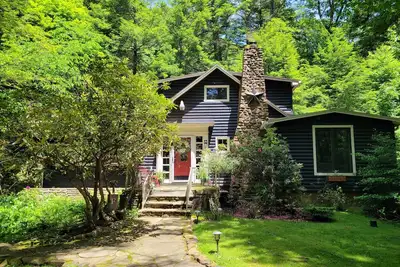 Image de Serene Mountain Cottage sur les rives du ruisseau McCullen Run
