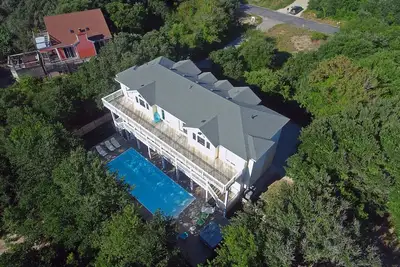 Image de Corolla Paradise, 10 chambres, 10 bains, cadre privé! 3 minutes à pied de la plage