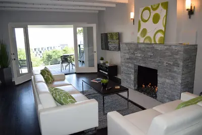 Image de Vues! Walk to Sunset Blvd et West Hollywood! 2Bd House In Hollywood Hills.