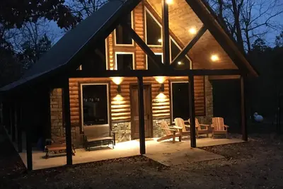 Image de Cabine Rowdy Beaver-Luxury Cabin / bain à remous / billard / WiFi