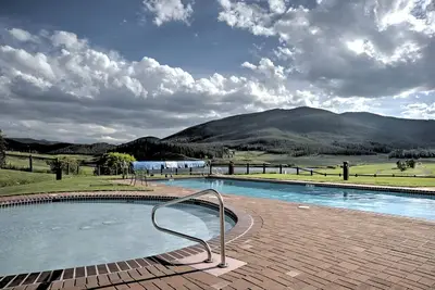 Image de Profitez de la vue sur le lac, le golf et le ski du meilleur emplacement Ă Keystone Ranch