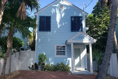Image de Luxueux bloc de Key West Pool Home de Duval et entièrement rénové en 2017!