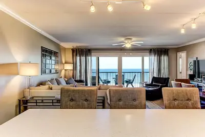 Image de Amelia by the Sea Condo sur la plage avec ponton privé