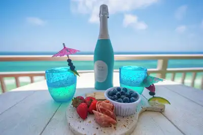 Image de ***** Réservez maintenant, super tarifs *****! ! ! ! ! 1 chambre à coucher, 2 salles de bain \"Vue imprenable sur la plage\"