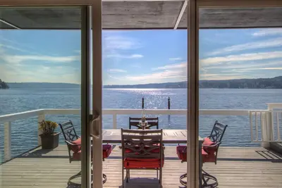 Image de Captain's House- Luxury Beachfront Home. 2 niveaux pour le plaisir de groupe ou l'intimité