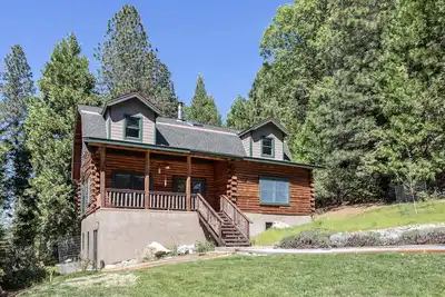 Image de Log Cabin moderne sur le canal de la cascade, à 5 minutes du centre-ville de Nevada