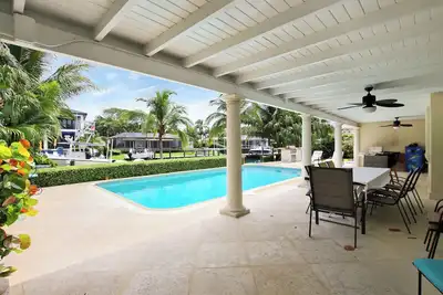 Image de Waterfront Pool Home In The Heart Of North Palm Beach, Fl